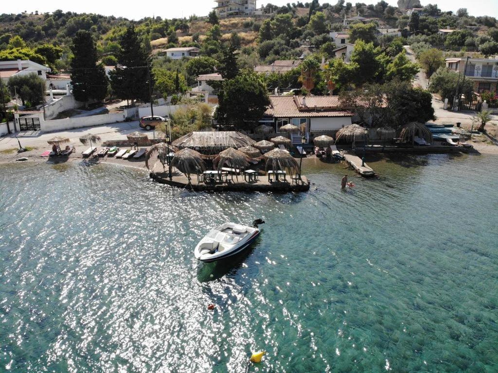 Hotel Mantas Bay Loutráki Exteriér fotografie